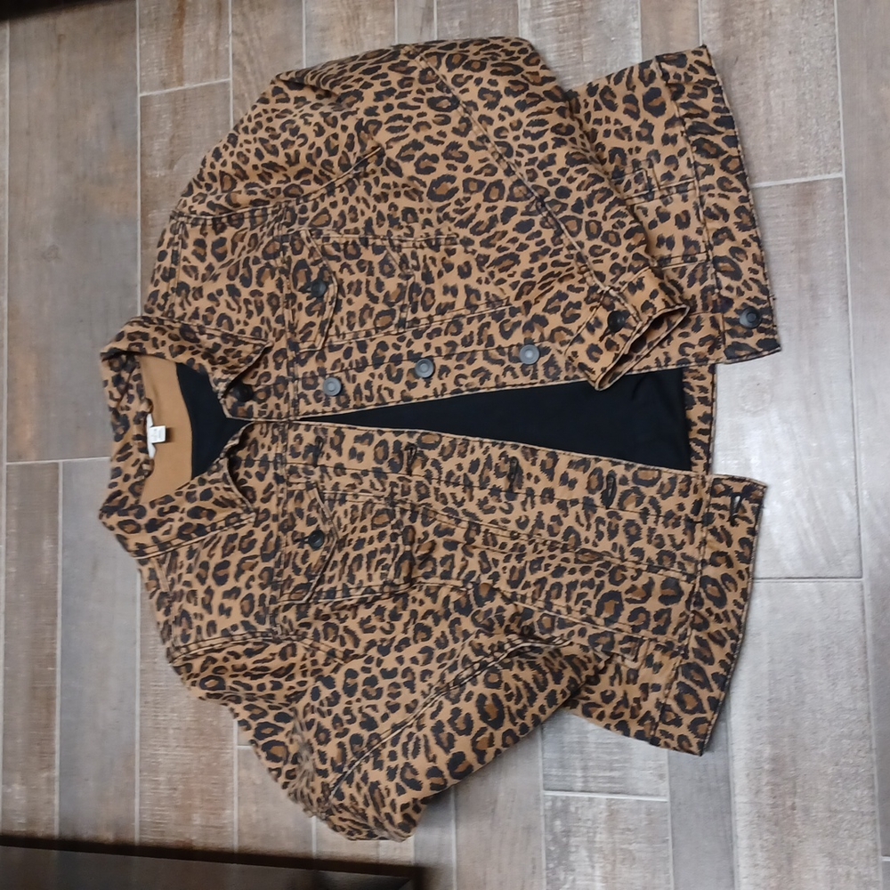 TIME AND TRU SIZE LG NWOT LEOPARD PRINT DENIM JKT